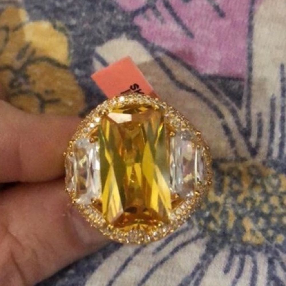 Size 11 simulated yellow & white diamond ring